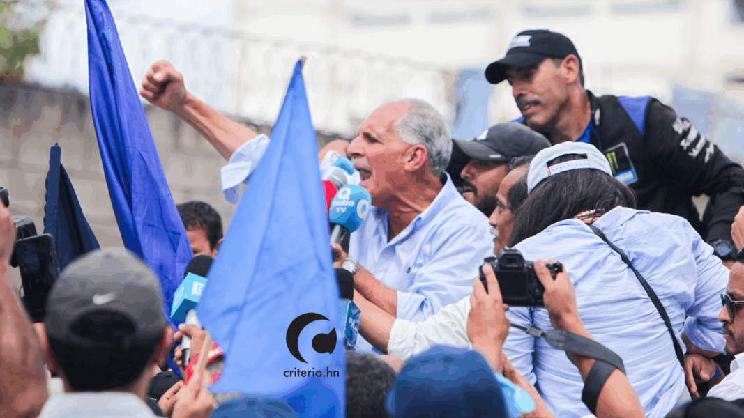 Nasry Asfura se dispara en el escrutinio