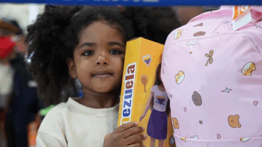 Más de 100 niños y niñas regresan desde México