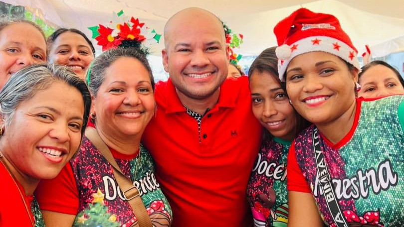 Alcalde Pulido celebra exitosa Feria Navideña Estudiantil