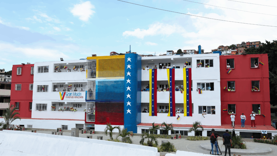 Ejecutivo inicia recuperación de viviendas destruidas el 3 de enero en Catia La Mar