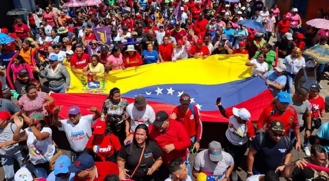 Comuneros de Venezuela marchan en Caracas para reafirmar el poder popular