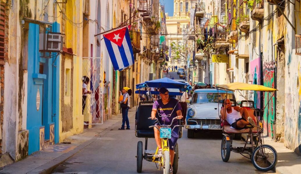 Trump amenaza con entrar y destrozar Cuba
