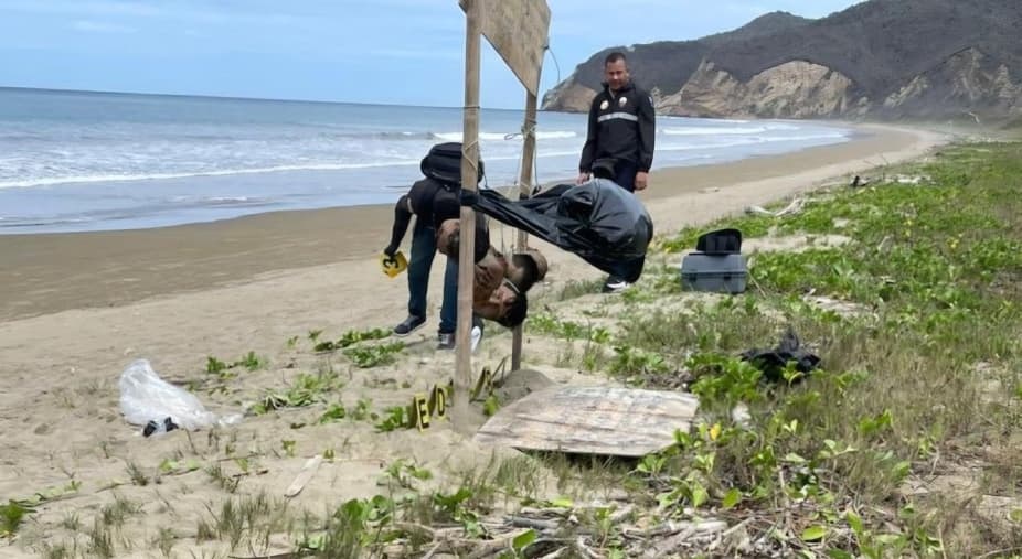 Cinco cabezas humanas aparecen en playa de Ecuador con mensaje contra la extorsión