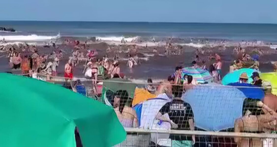 Tragedia en la playa: ola de cinco metros arrastra a bañistas en Argentina