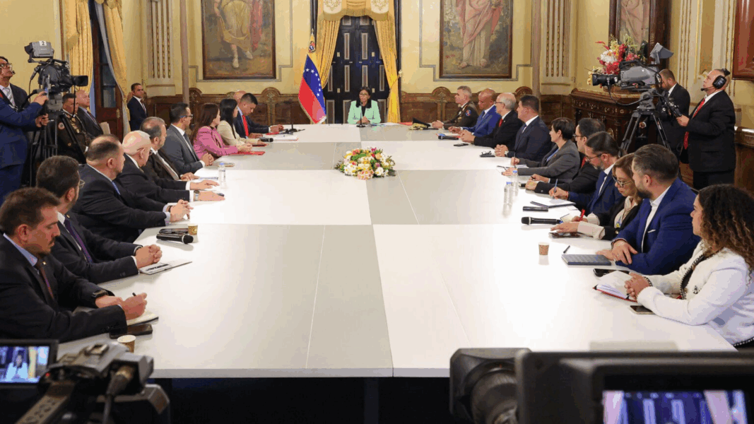 Delcy Rodríguez recibe la notificación del nuevo periodo legislativo 2026-2031