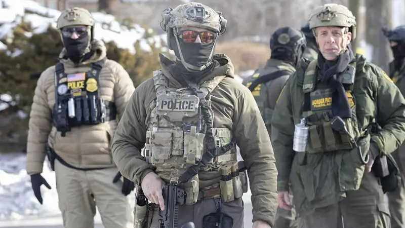 Agente de ICE mata a mujer en pleno operativo migratorio