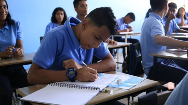 Más de 1.700 escuelas renovadas reciben a los estudiantes este 12Ene