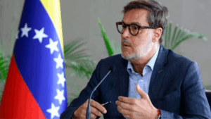 Félix Plasencia representante diplomático