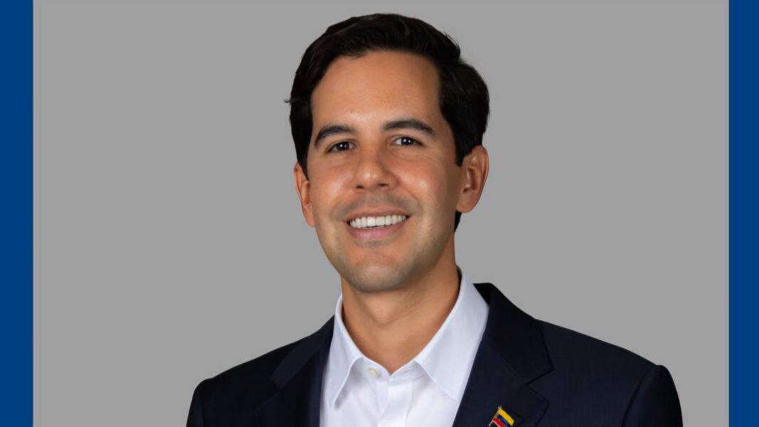 Venezuela renueva su equipo diplomático e incluye a joven con militancia opositora