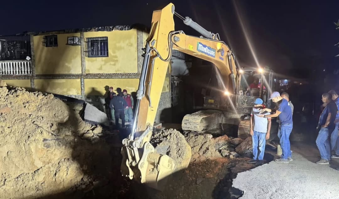 Autoridades atienden la rotura de una tubería matriz en los Valles del Tuy y El Valle