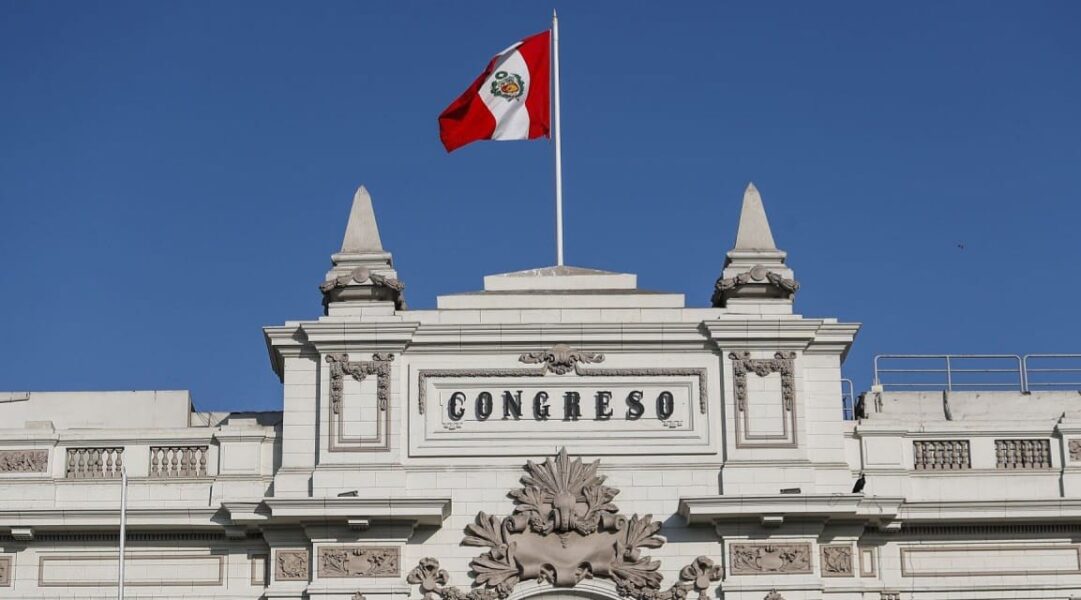 Congreso de Perú se prepara para debatir la posible destitución del presidente José Jerí