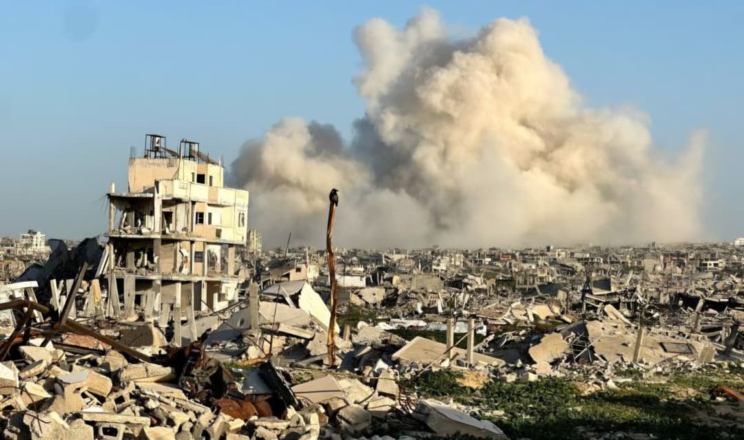 Israel intensifica ataques en Gaza y reactiva planes de anexión en Cisjordania