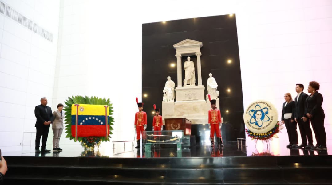 Rinden homenaje a Humberto Fernández-Morán en el Panteón Nacional