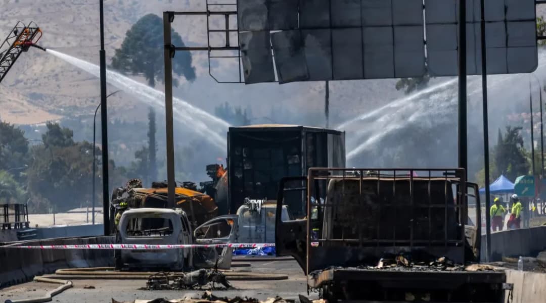 Explosión de camión con gas licuado deja fallecidos y heridos en Santiago de Chile