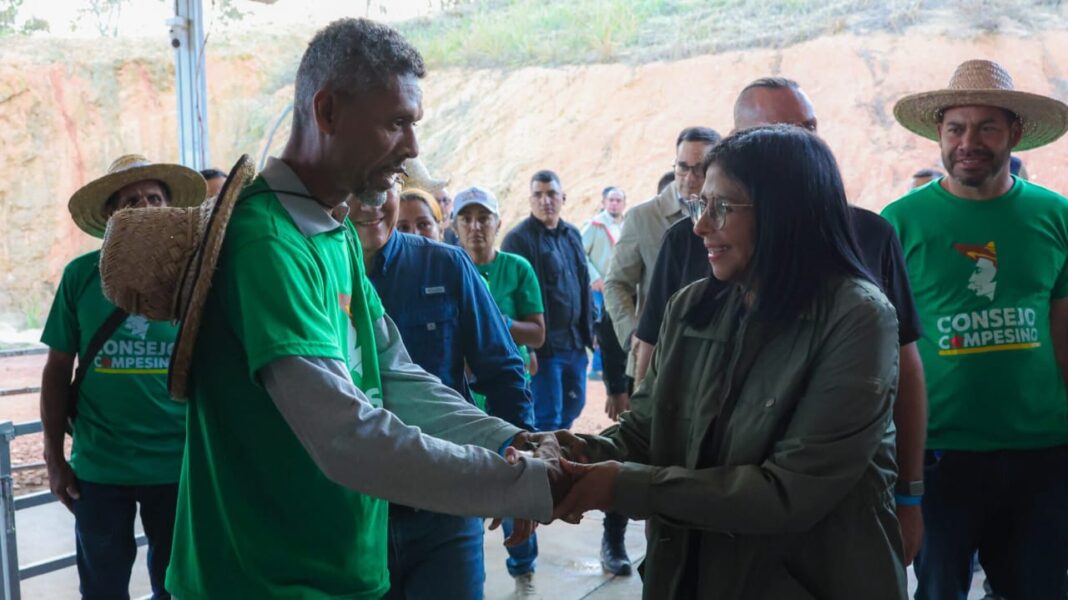 Gobierno nacional impulsa la entrega de tierras y llama a la unión productiva del país