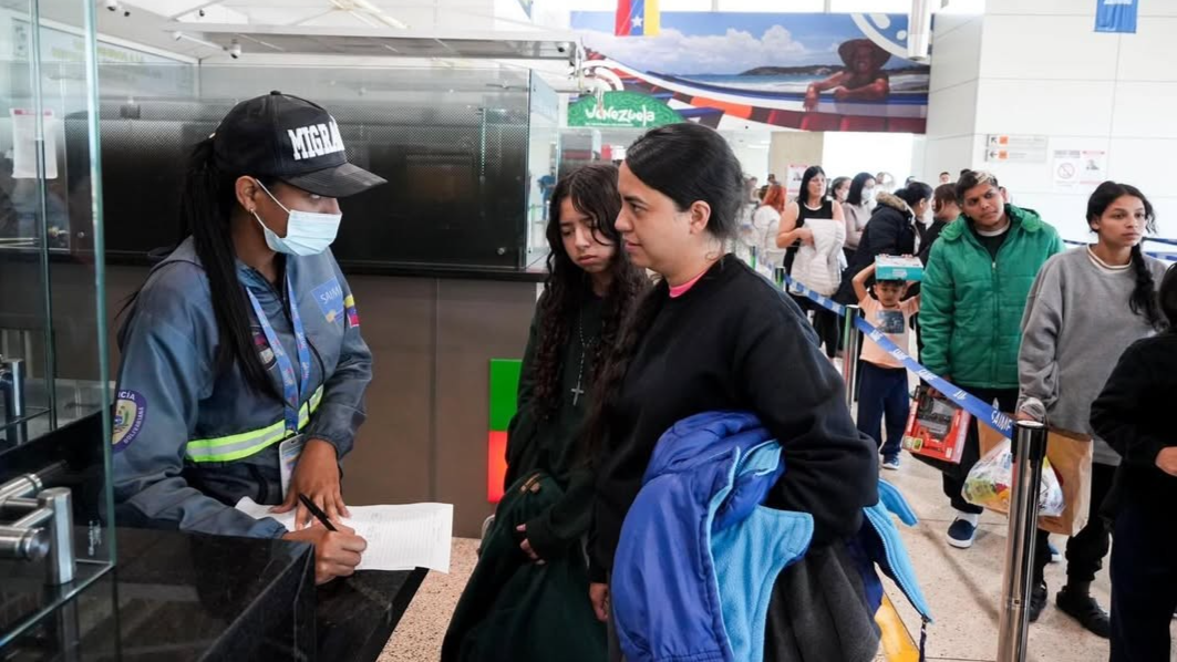 Arriban a Venezuela 84 connacionales
