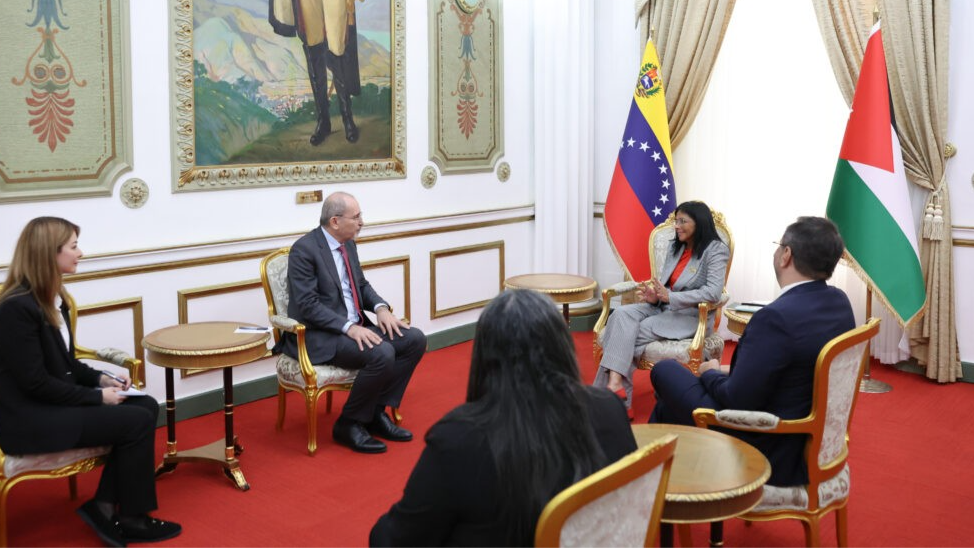 Venezuela y Jordania evalúan abrir una ruta aérea directa