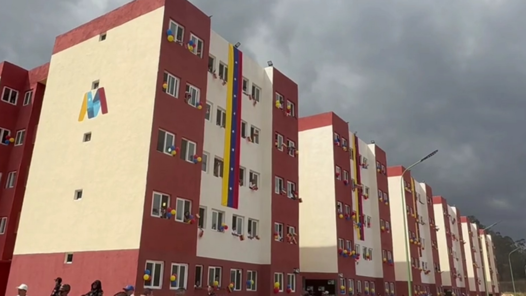 Guaicaipuro clausura sus últimos refugios con la entrega de 120 viviendas