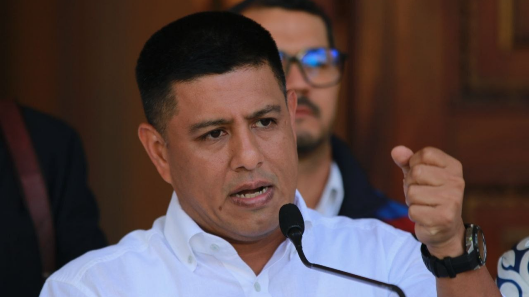 Pedro Infante desmiente a Capriles sobre los insumos médicos de EE.UU.