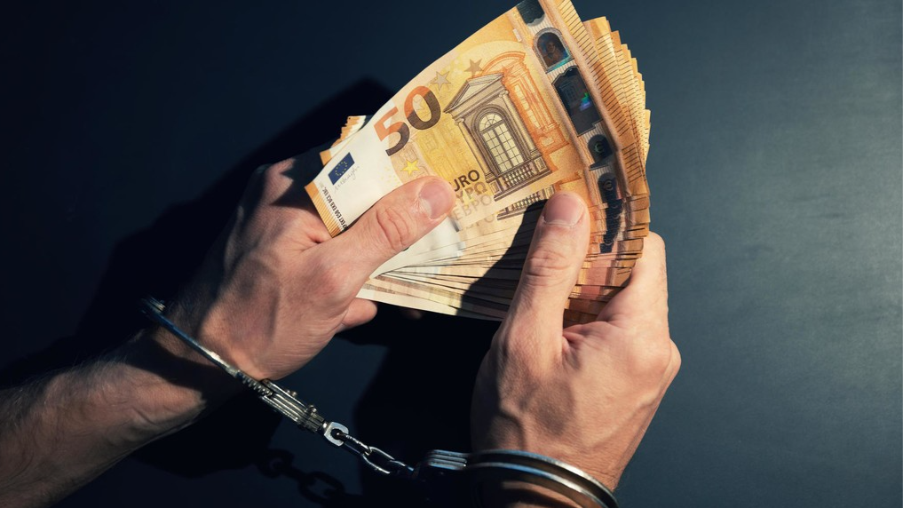 Detenido por explotar sexualmente a su esposa