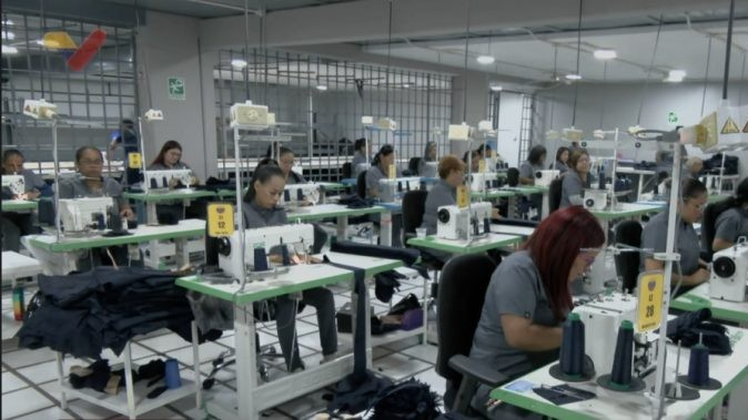 En el Helicoide ahora se fabrican uniformes