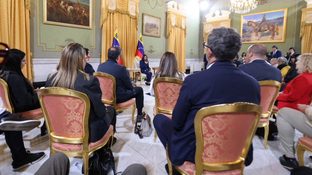 Presidenta (E) Delcy Rodríguez se reúne con víctimas de violencia política en Miraflores