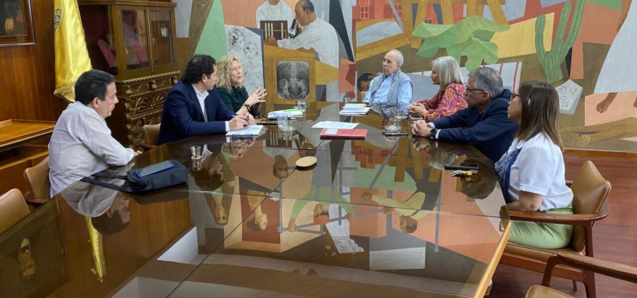UCV y ministra Sanjuan dialogan sobre agenda universitaria