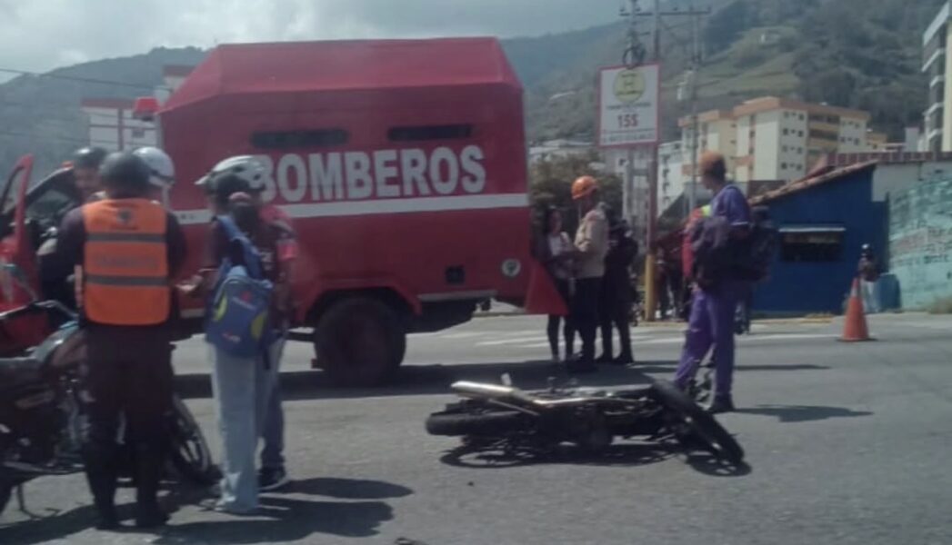Nuevo choque de motocicletas en principal arteria vial de Mérida
