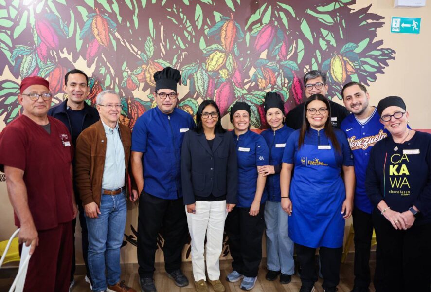 Del campo a la excelencia: Gobierno Bolivariano ratifica apoyo a productores de cacao durante recorrido por la empresa Cakawa