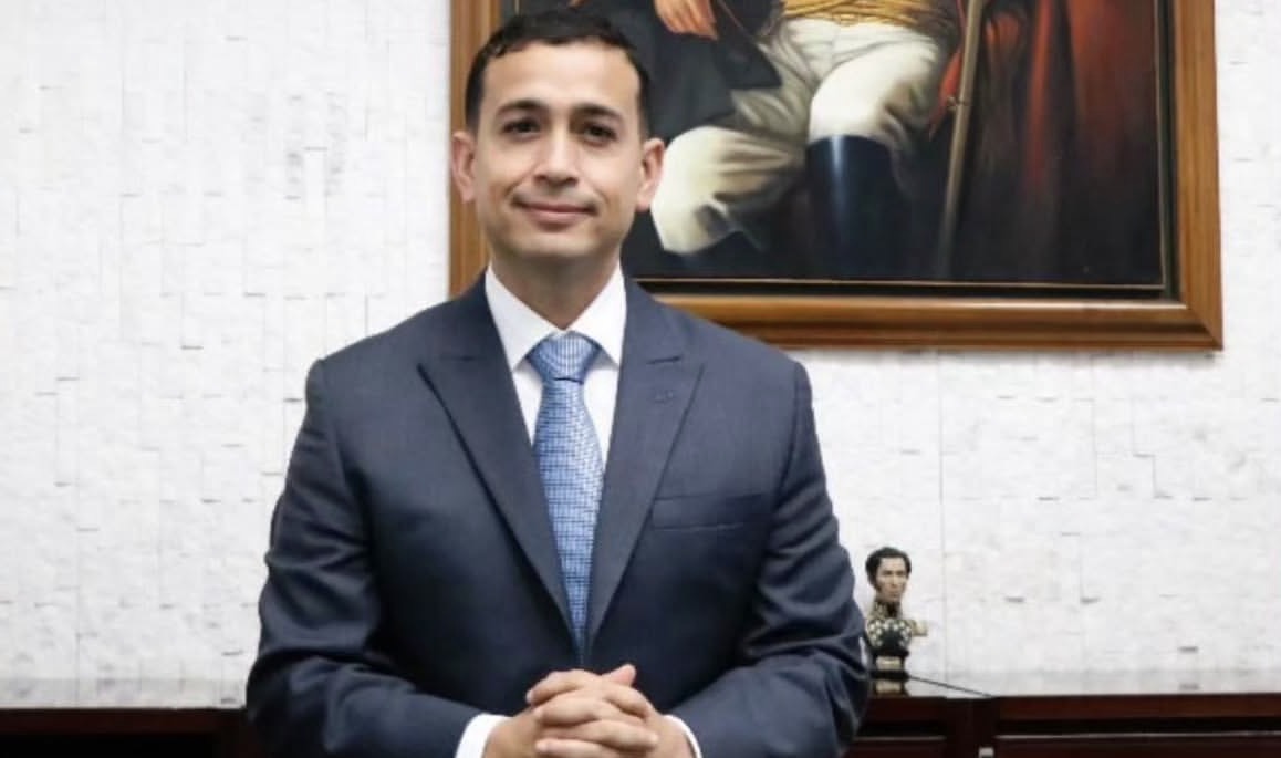 Johann Álvarez Márquez asume el Ministerio de Comercio Exterior