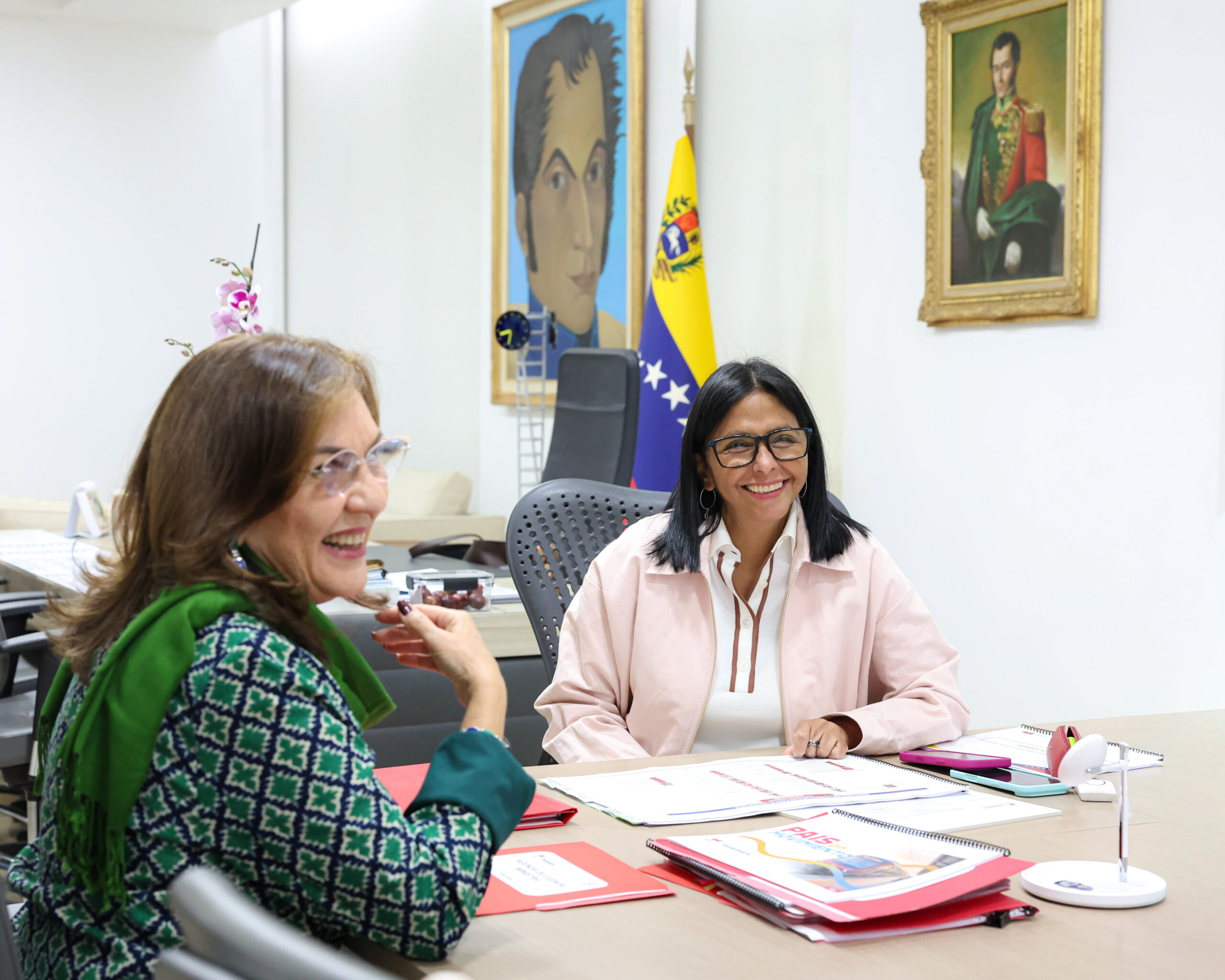 Delcy Rodríguez evalúa planes de movilidad y servicios públicos