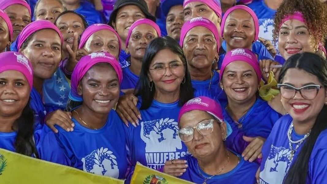 Delcy Rodríguez impulsa 70 millones de dólares en créditos para mujeres emprendedoras