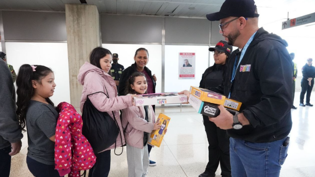 Un total de 14 niños y adolescentes regresan al país