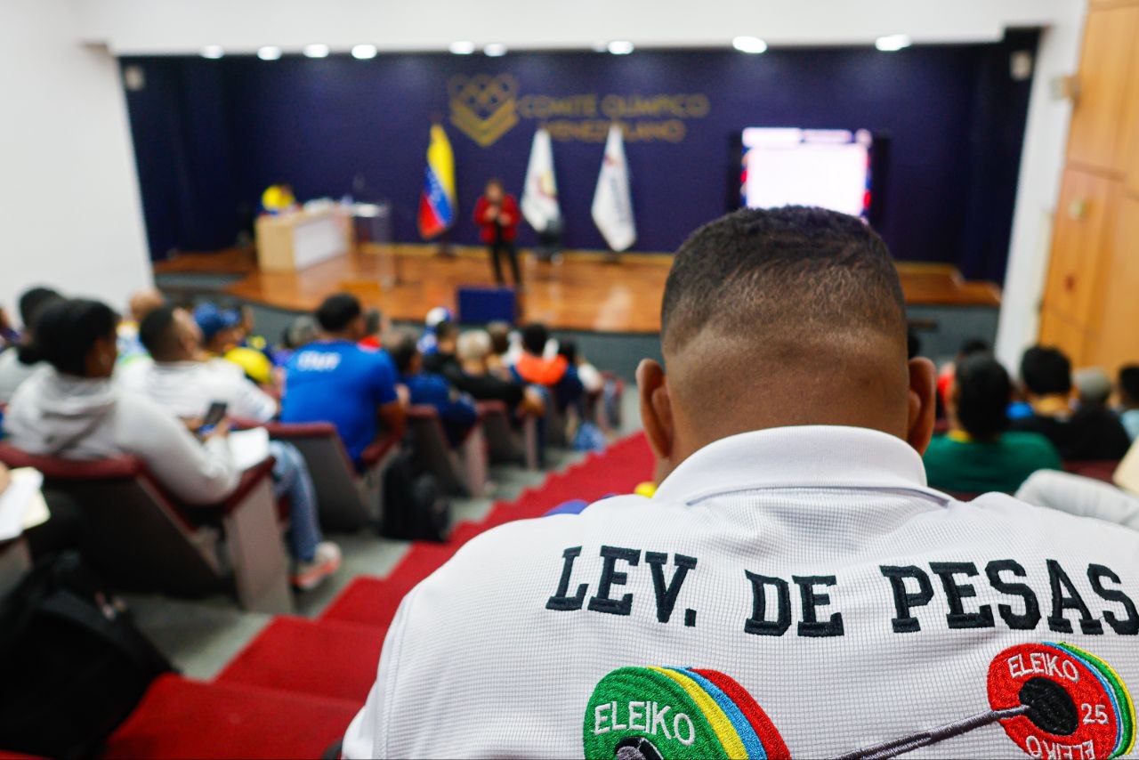 Pesas venezolanas se preparan para LA 2028