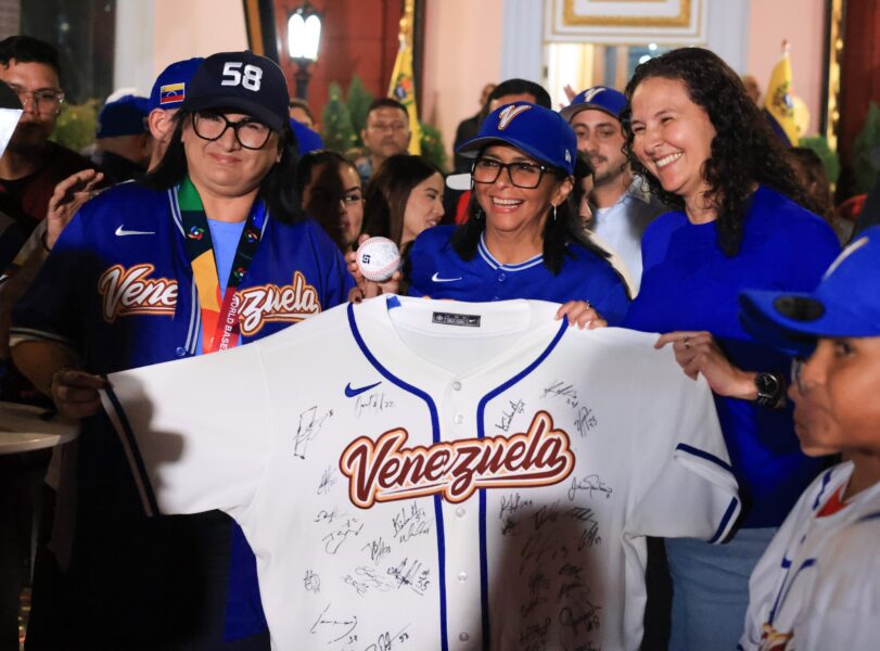 Presidenta (E.) Delcy Rodríguez decreta el 17 de marzo como Día Nacional del Béisbol