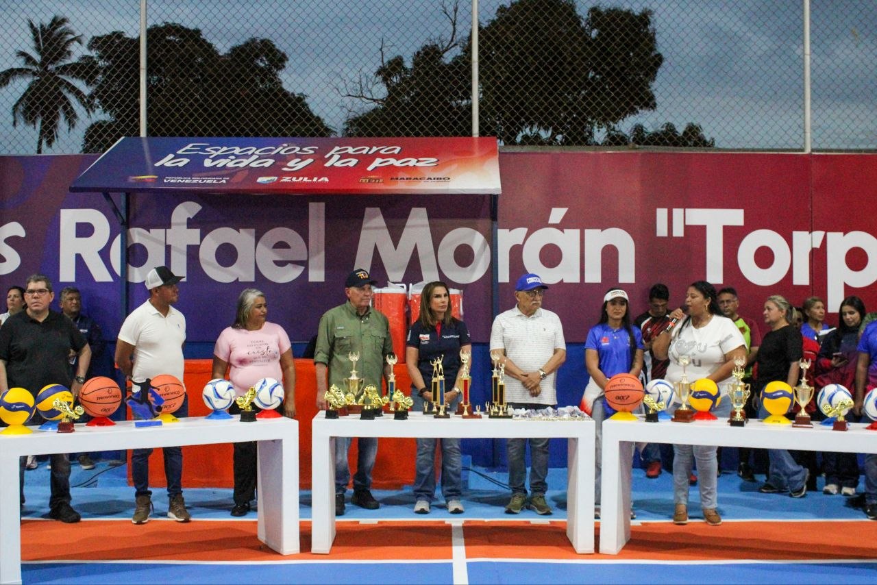 Alcaldía de Maracaibo devuelve el brillo al deporte en Santa Rosa con la rehabilitación de la cancha “Rafael ‘Torpedo’ Morán”