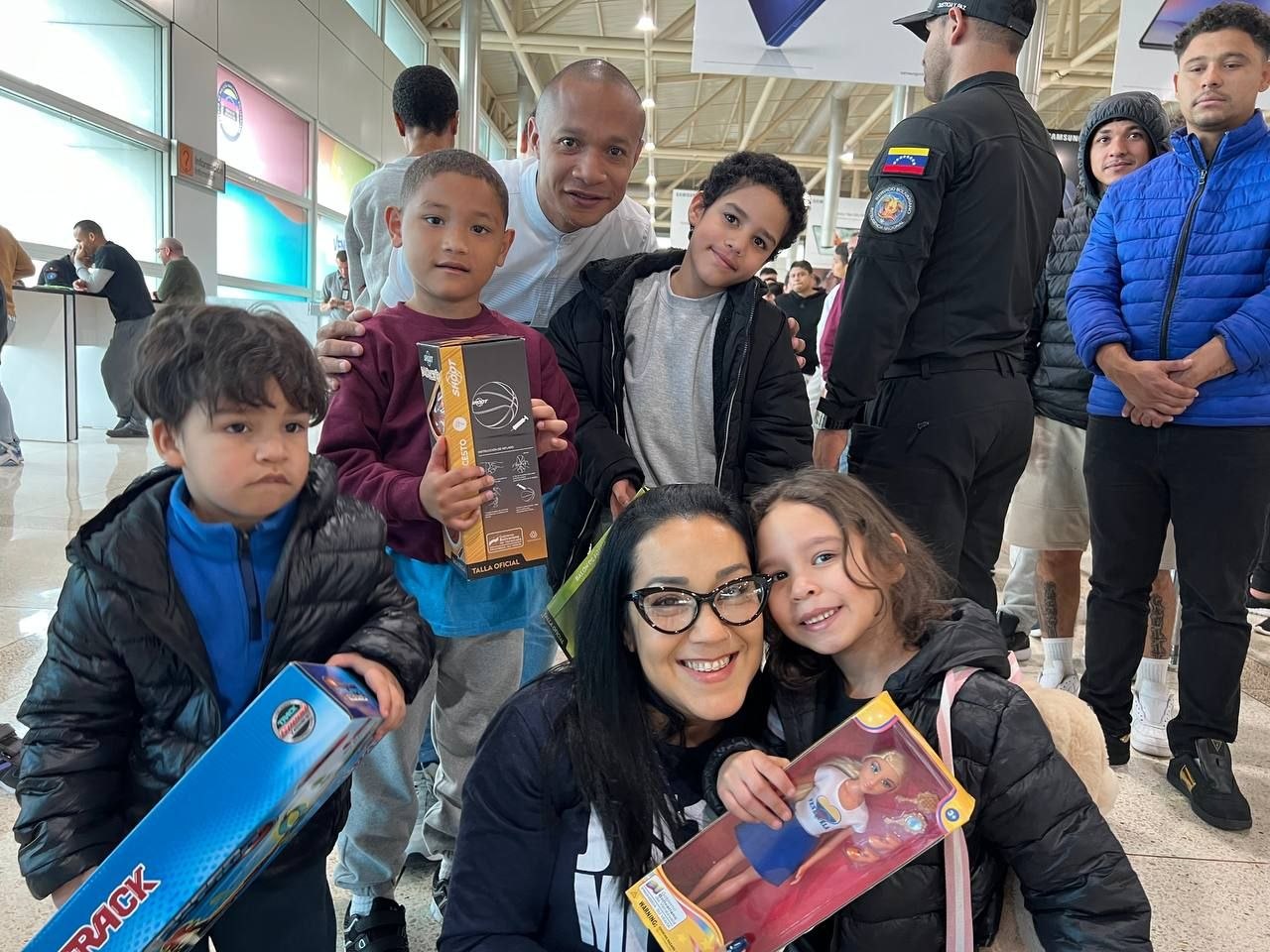 Venezolanos retornan desde Phoenix en vuelo 137