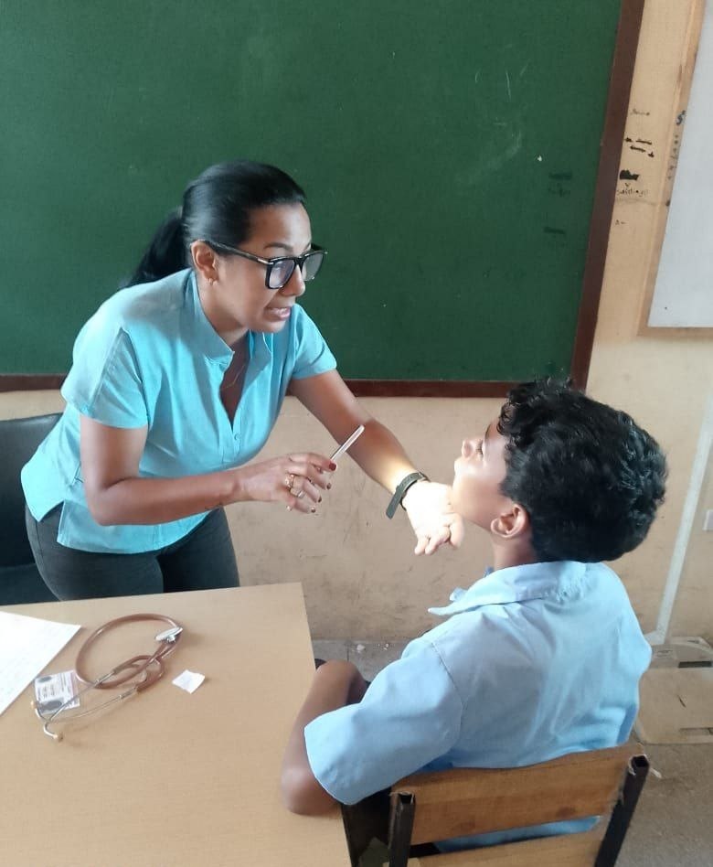 Más de 500 estudiantes de la U.E.N. Dr. Francisco Espejo reciben atención integral a través del plan «La Salud va a la Escuela»