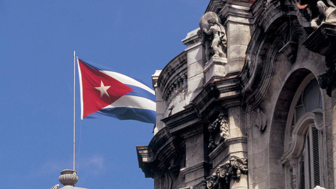 Trump amenaza con pasar por Cuba tras Irán