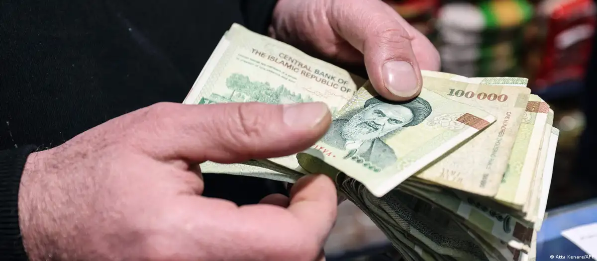 Rial iraní marca mínimo histórico y temen más inflación