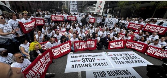 Policía de NY arresta a 100 activistas