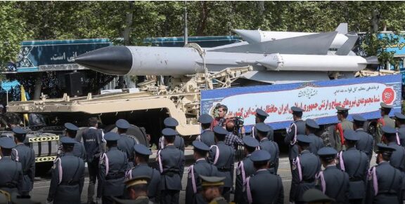 Petroleros iraníes transportan 11 millones de barriles pese a bloqueo