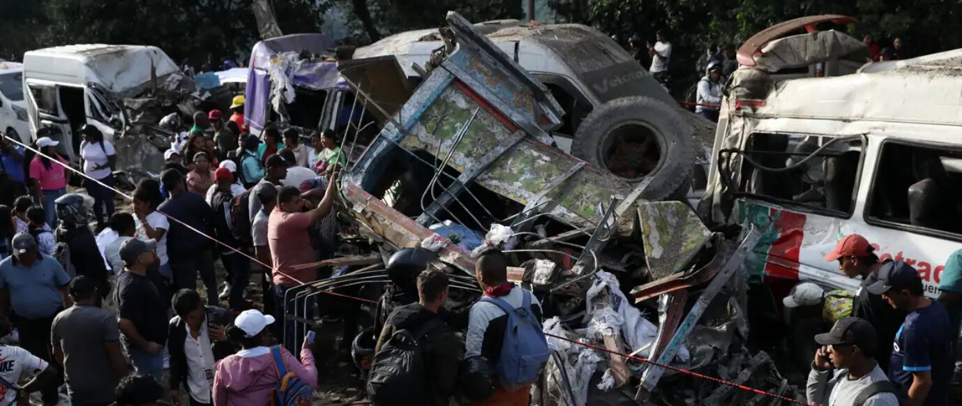 Suben a 14 los muertos por atentado en Colombia