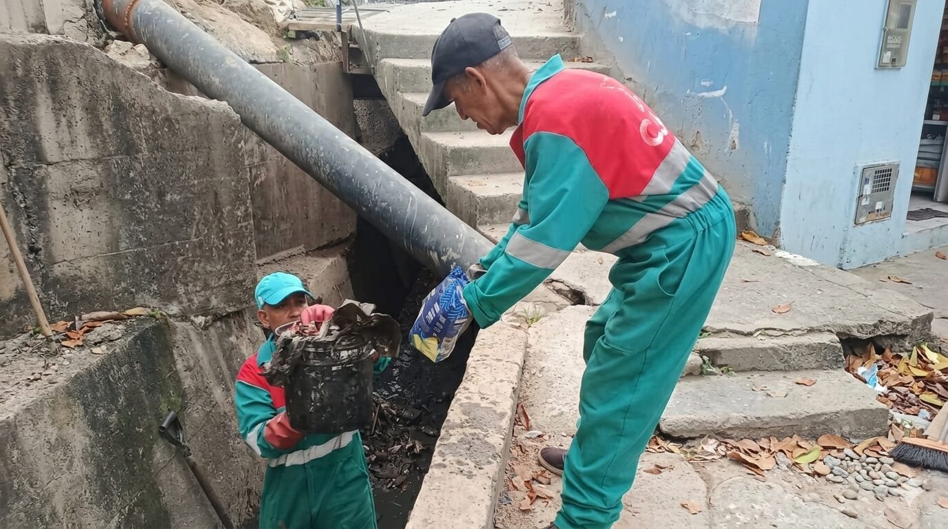 Alcaldía de Caracas expande limpieza de quebradas 