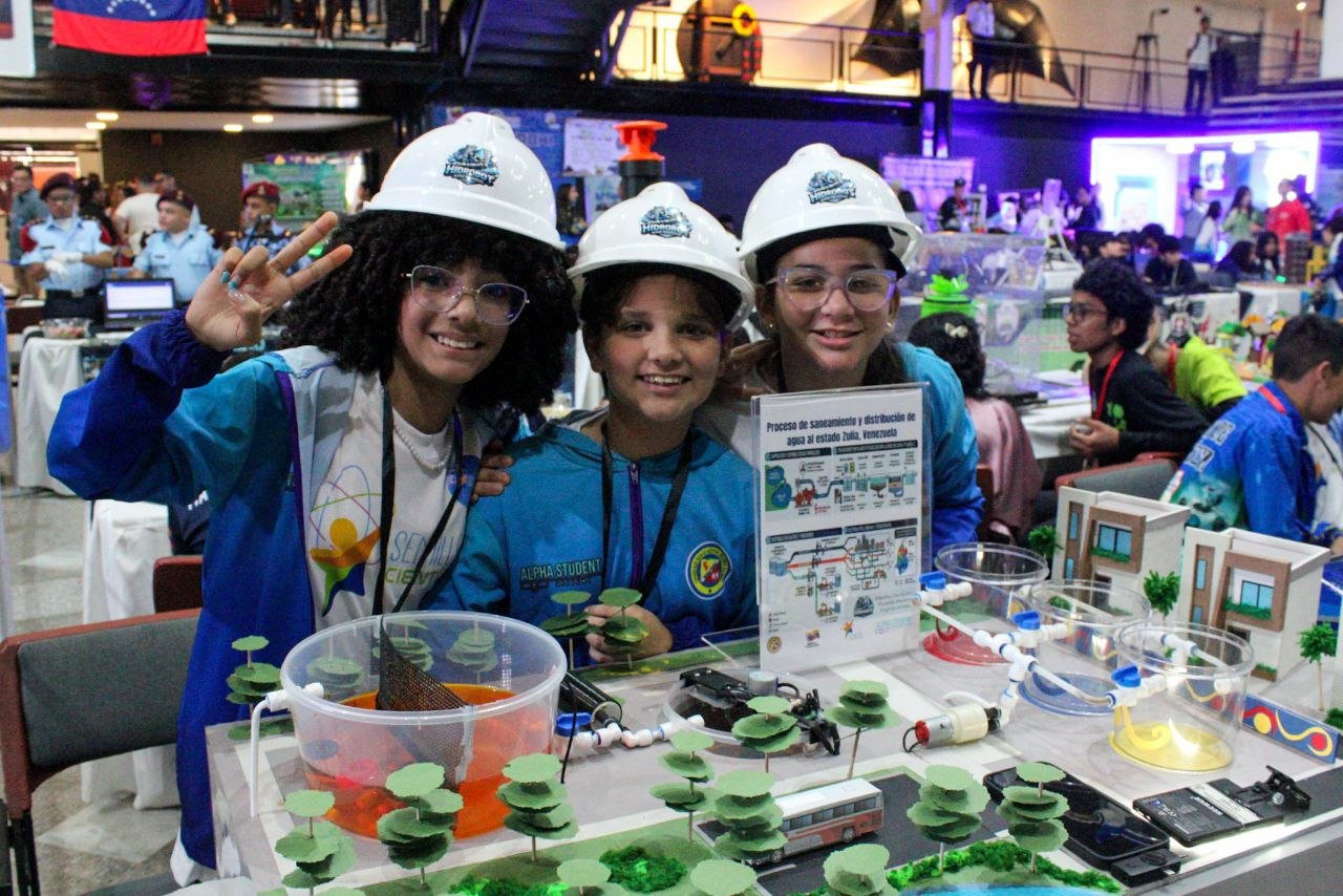 Gian Carlos Di Martino fortalece la educación tecnológica con dotación de equipos para la Copa Ka’i.