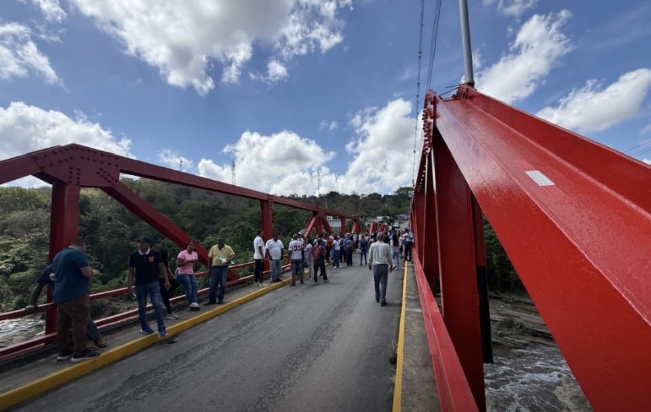 Gobernación de Miranda entrega rehabilitado el puente El Indio y acelera trabajos en la Variante de Santa Lucía