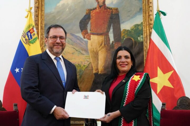 ​Venezuela y Surinam estrechan lazos diplomáticos con la recepción de Copias de Estilo de la nueva embajadora