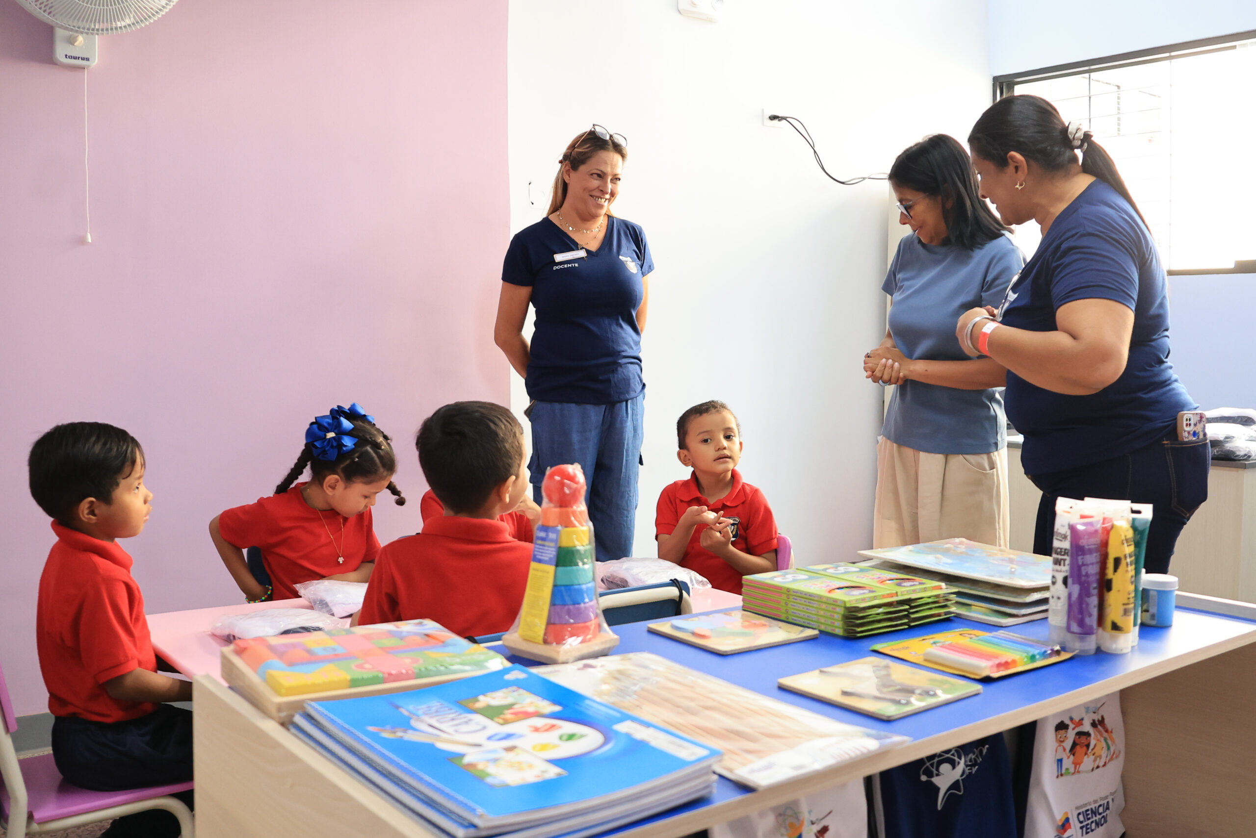 Delcy Rodríguez entrega escuela rehabilitada en Miranda para beneficiar a 973 estudiantes