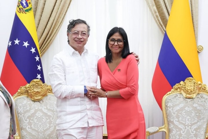 ​Petro y Rodríguez acuerdan ofensiva conjunta para liberar la frontera de mafias criminales