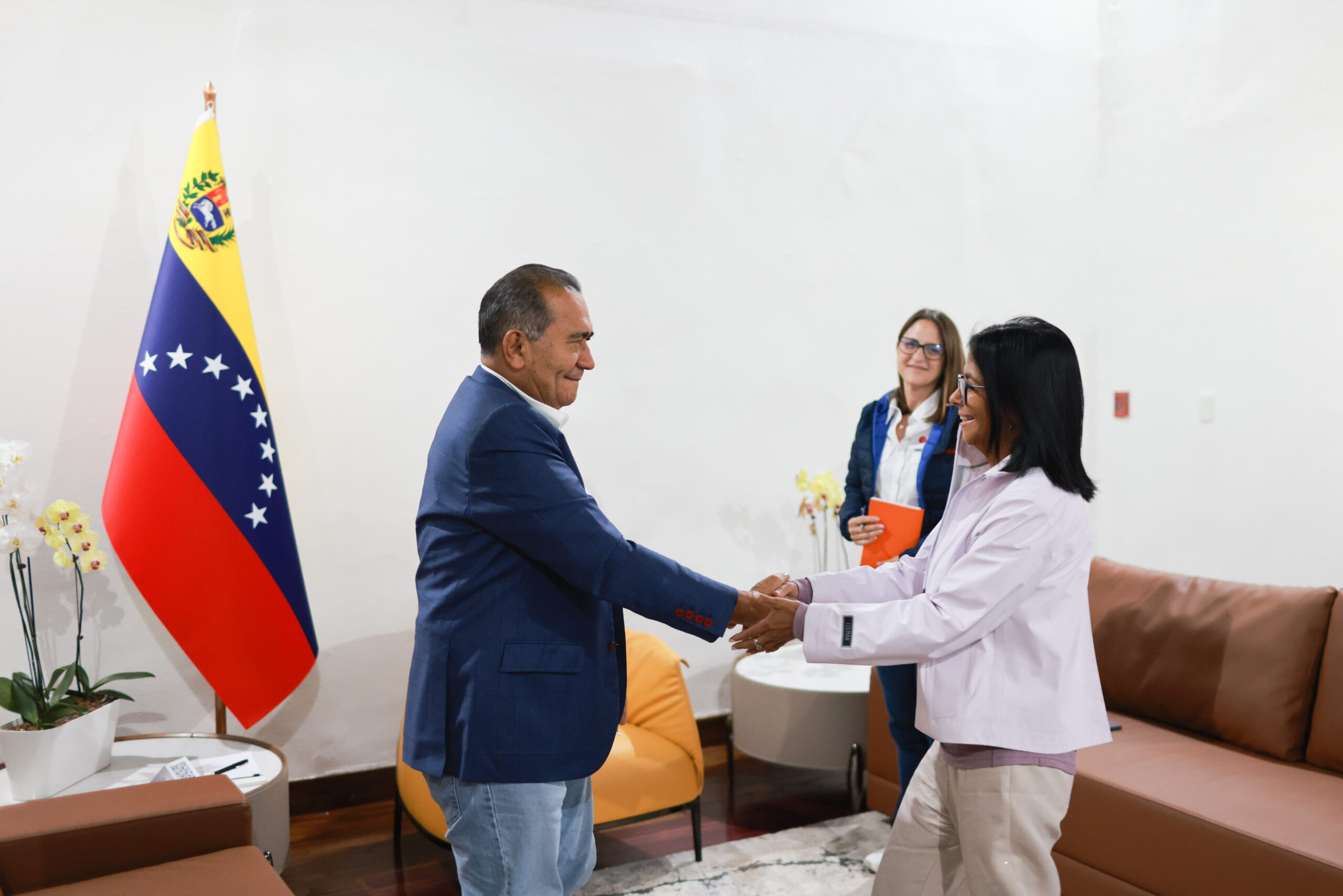 Cooperación y gestión: Presidenta (E) Delcy Rodríguez y Gobernador Galíndez evalúan proyectos para el desarrollo de Cojedes